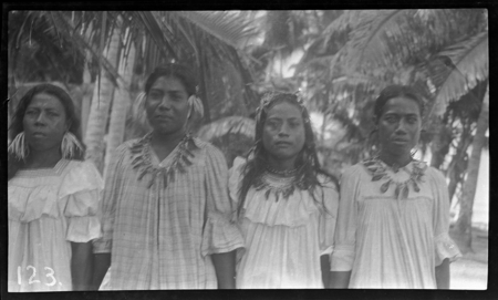 Young women of Kiribati
