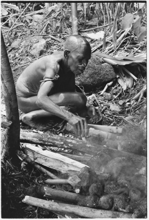 Boori&#39;au and another woman cook taro.