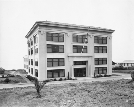 Scripps Institution of Oceanography Library, with George H. Scripps Memorial Marine Biological Laboratory behind. August 2...