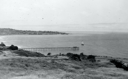Looking south towards the original wooden Scripps pier and La Jolla. Circa 1920&#39;s.