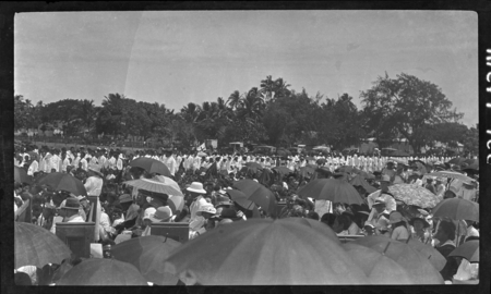 Crowd at funeral, Tongatapu