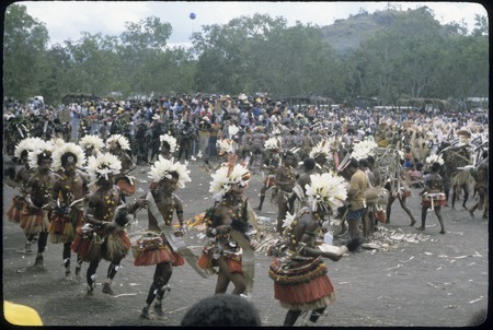 Port Moresby show: dancers