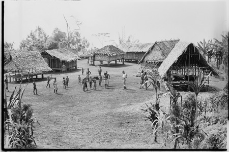Tinami, Inland Bunabun: houses and people, including Pete Vayda