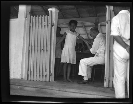 Lambert gives yaws injection to Cook Islands girl