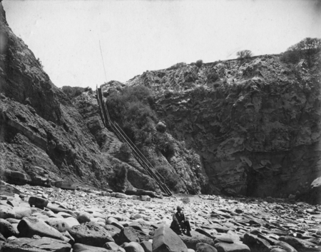 Devil&#39;s Slide, La Jolla, showing close proximity of two formations. 1906