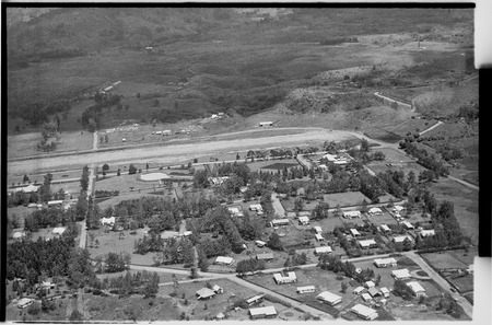 Mount Hagen: aerial view of airstrip and town