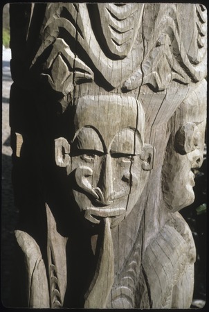 Papua New Guinea National Museum and Art Gallery: detail of sculpted support poles