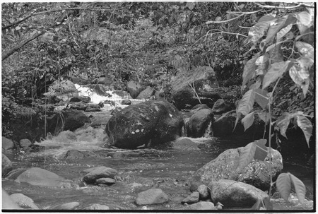 Simbai River Valley: boulders and small river