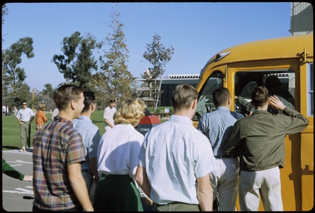 Students boarding UCSD&#39;s first and only school bus