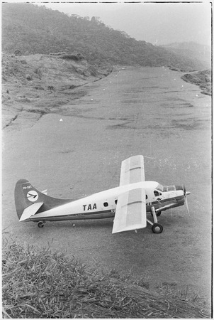 Tabibuga: Trans-Australian Airways airplane (de Havilland Canada DHC-3 Otter) on grass airstrip
