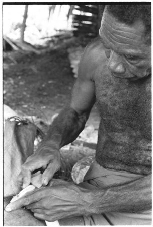 Galomae makes Roger Keesing a hafted stone adze.