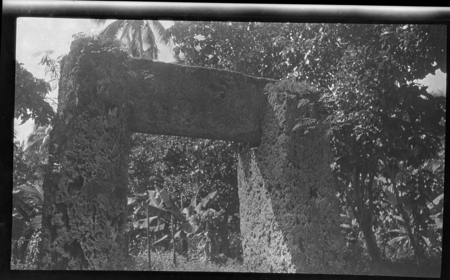 Ha&#39;amonga &#39;a-Maui, prehistoric sculpture of two upright stones and a lintel