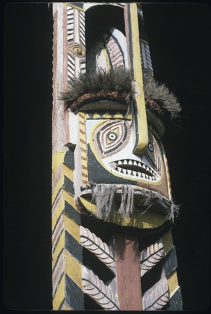 Papua New Guinea National Museum and Art Gallery: sculptural support