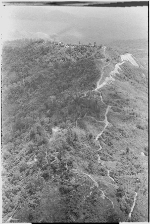 Tabibuga: aerial view of road