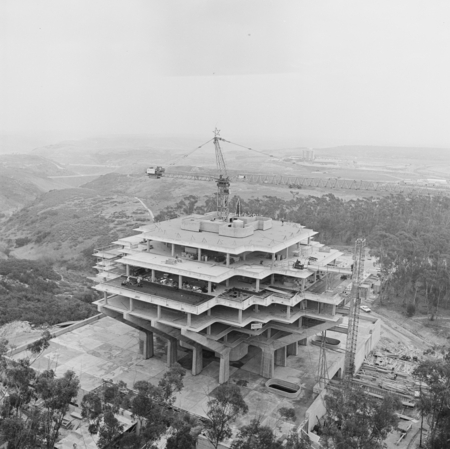 Topping off Giesel Library building, UC San Diego