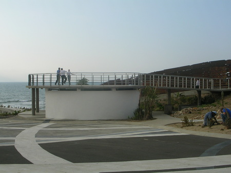 La esquina/ Jardines de Playas de Tijuana: view of platform next to the border fence and Pacific ocean