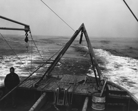 John Dove Isaacs (foreground) and cable depressor being towed at high speed, R/V Horizon