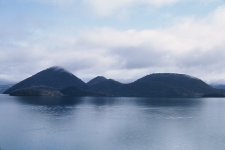 Skikatsu Ko (lake, island