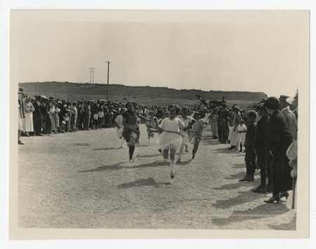 Children in a foot race, Solana Beach