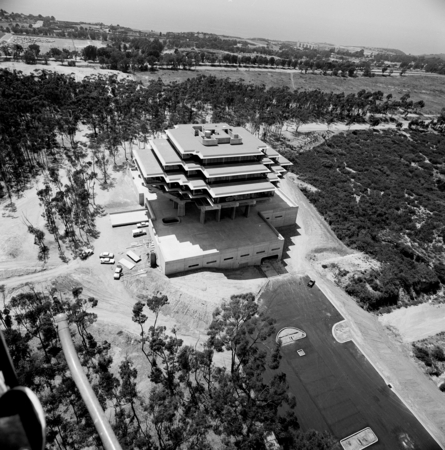 Aerial view of the Geisel Library (looking west), UC San Diego