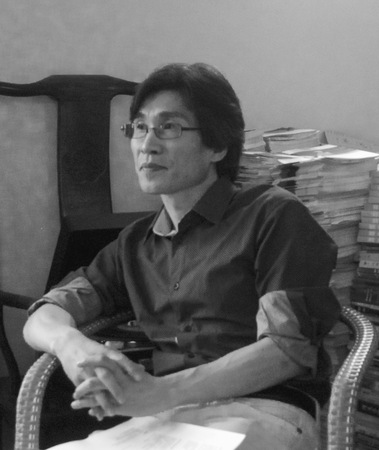 Shu Cai at poetry reading