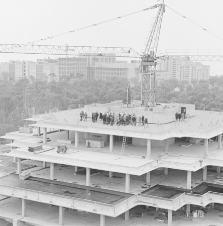Topping off Giesel Library building, UC San Diego