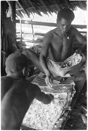 Nene&#39;au So&#39;ogeni, and another man, make the pudding.