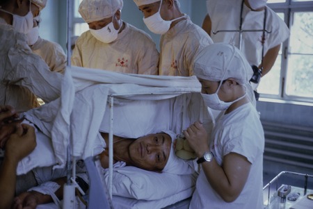 Luda Shi No. 2 People&#39;s Hospital, surgeons performing surgery (7 of 7)