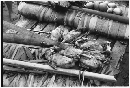 Cooked birds placed on platform .