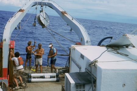 Oceanographers putting out long seismic array