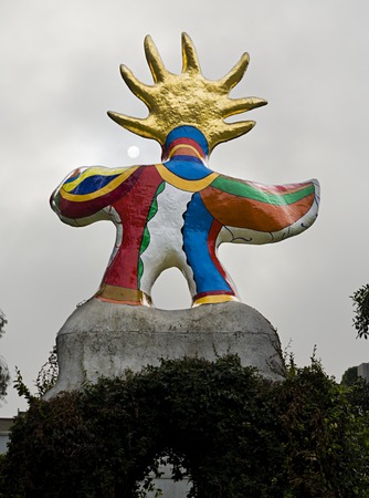 Sun God: back view with trimmed vines on arch
