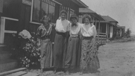 [Four women at Clovelly beach cottage, La Jolla]