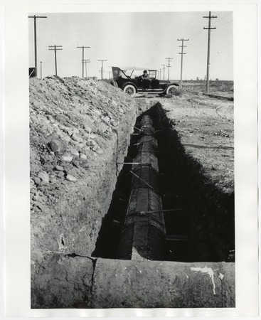 Laying a section of the El Cajon pipeline