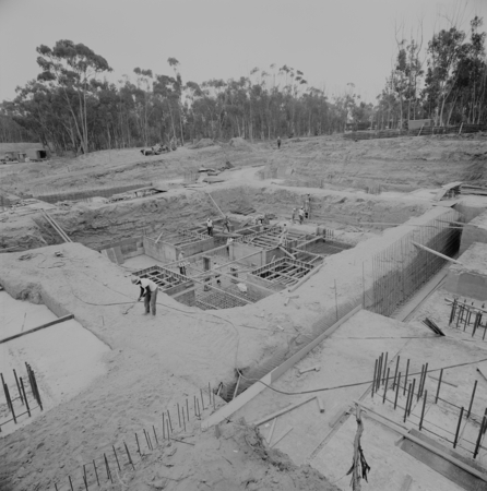 Construction of reinforced concrete pads for Geisel Library, UC San Diego
