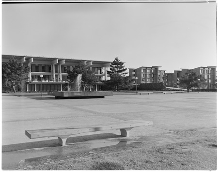Revelle College Plaza