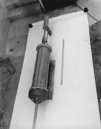 Ball breaker bottom signaling device attached to the top of bottom sediment temp recorder