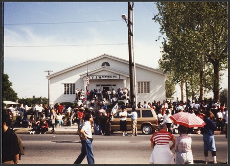 Chávez, César. Funeral procession