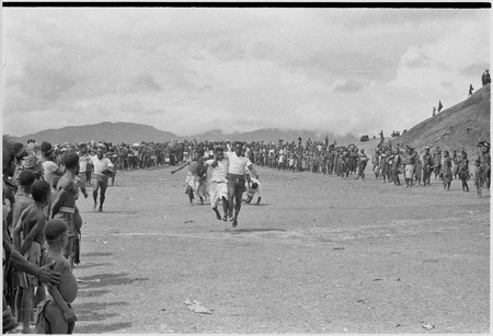 Government-sponsored festival in Tabibuga: running men race, watched by crowd