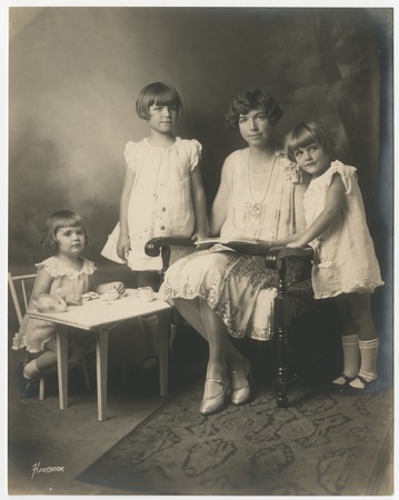 Catherine Fletcher Taylor with daughters