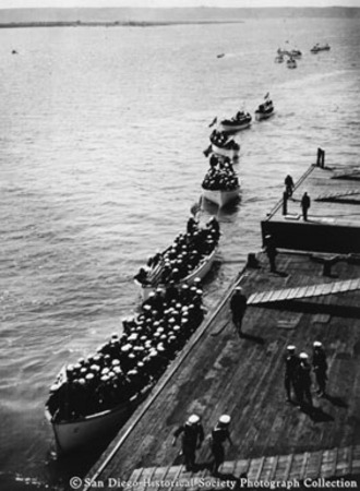 Navy launches with sailors on leave from Great White Fleet