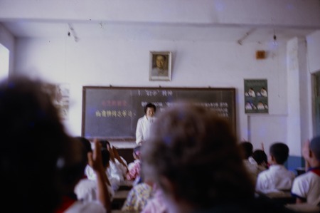 Elementary school visit, learn from comrade Lei Feng (2 of 2)
