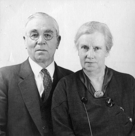 Passport photograph of Charles Atwood Kofoid and Carrie Prudence Winter Kofoid