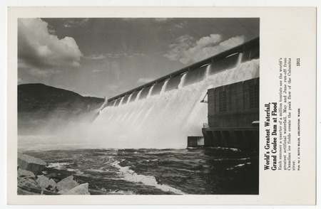 World&#39;s greatest waterfall, Grand Coulee Dam at flood
