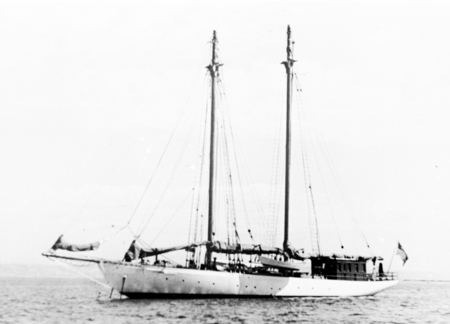 Scripps Institution of Oceanography ship R/V E.W. Scripps, at sea before the masts were shortened