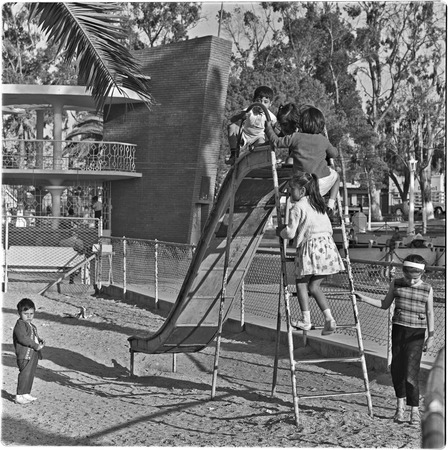 Children playing in Teniente Guerrero Park