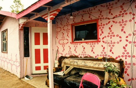 Project at Maclovio Rojas: porch with stenciled wall