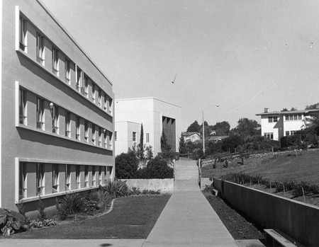 Ritter Hall (left), Thomas Wayland Vaughan Aquarium-Museum, and the Director&#39;s House (T-16, on right), Scripps Institution...