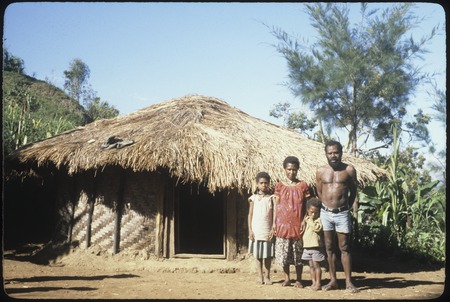 Mai&#39;s family in front of their house