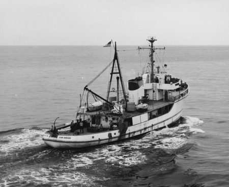 R/V Horizon at sea during the MidPac Expedition