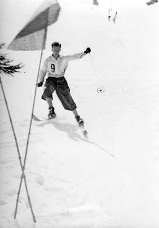 Walter Munk skiing as a student at California Institute of Technology